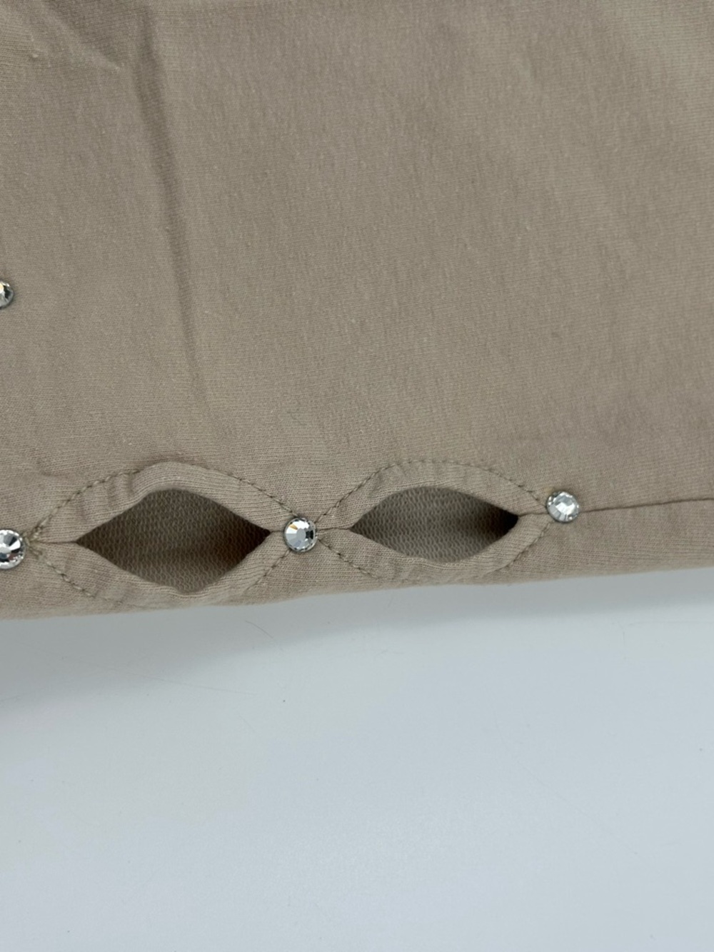 Dream Jeanne’s by Quackery Factory Tan Capris with Scalloped Hem M NWT - Picture 8 of 9